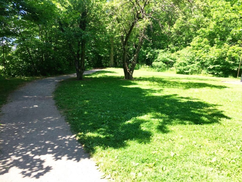 Livingston Park and Trail